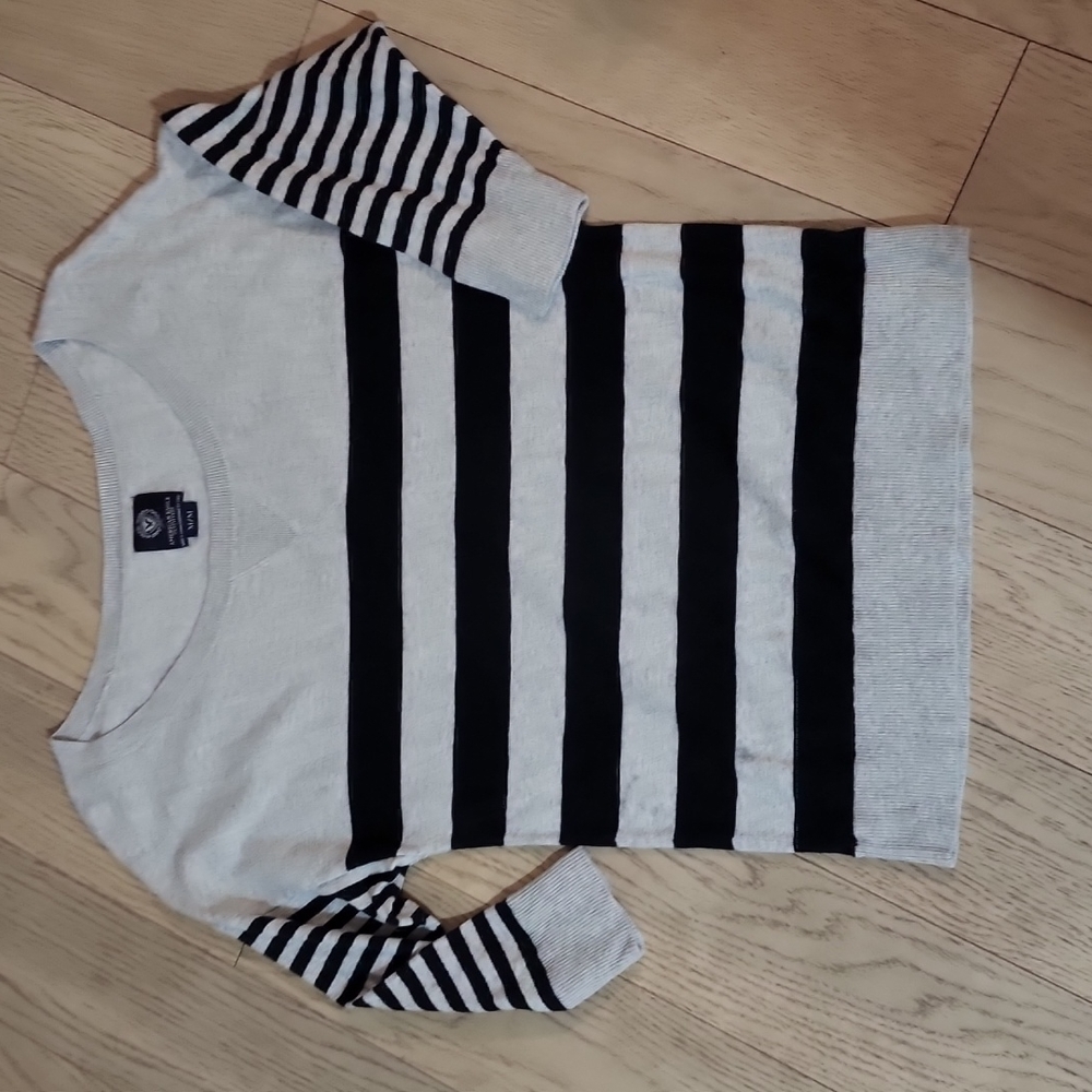 American Eagle Outfitters Sweater